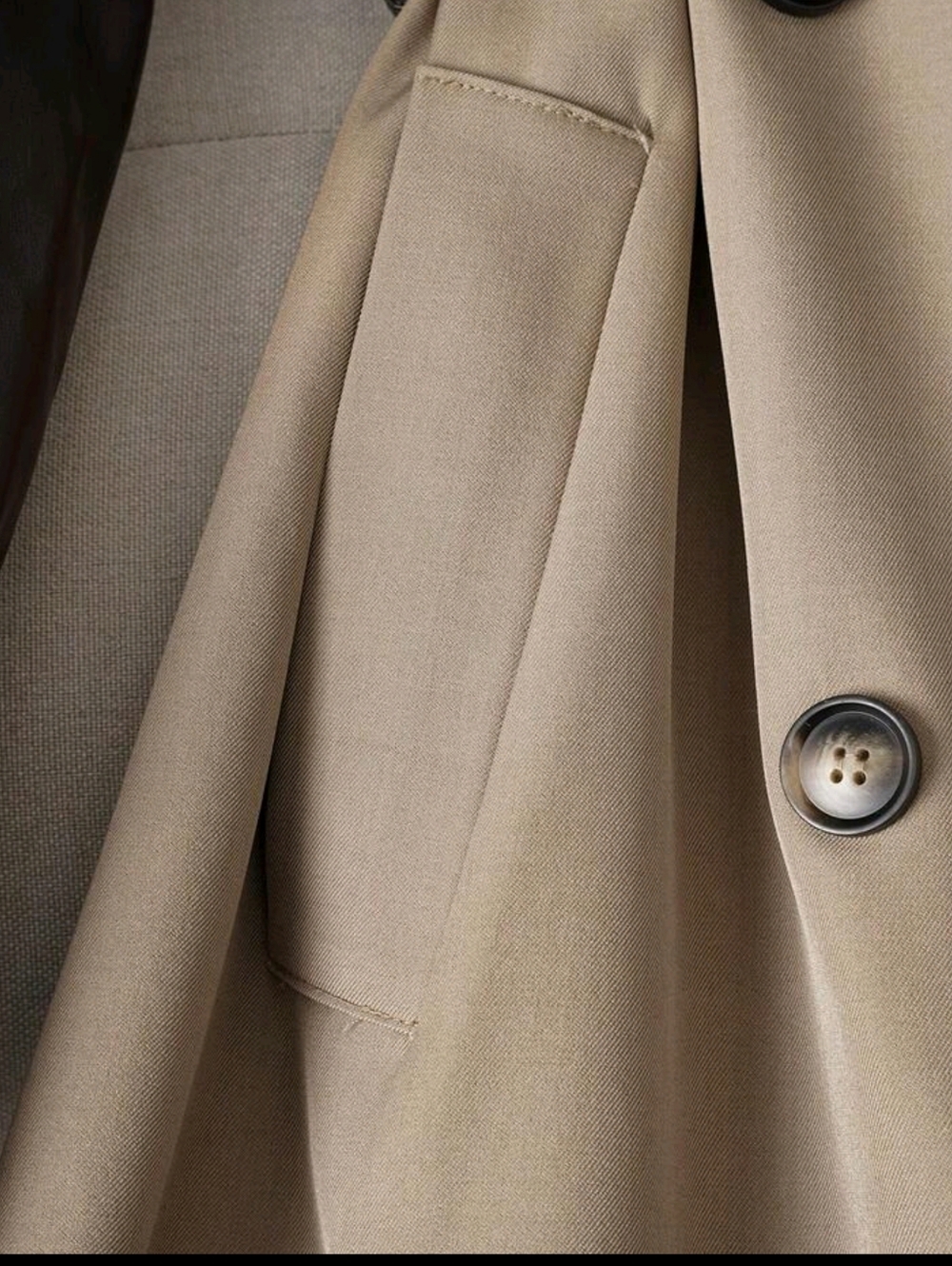 Women's Colorblock Double-Breasted Trench Coat With Contrast Pockets And Belt - Picture 5 of 6